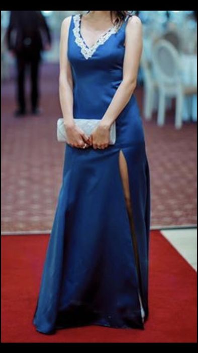 Rochie lunga cu crapatura