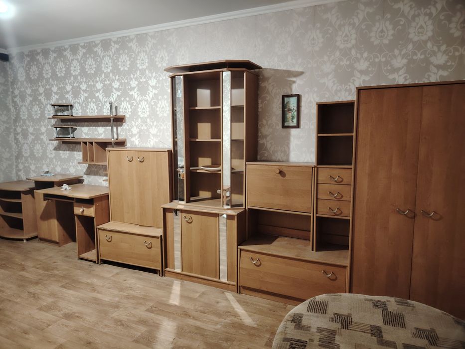 Диван, стенку отдам