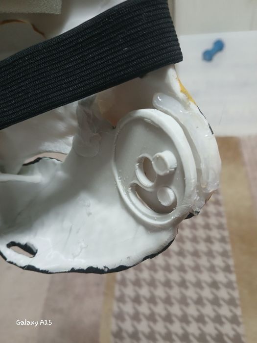 Маска раптора сломанная