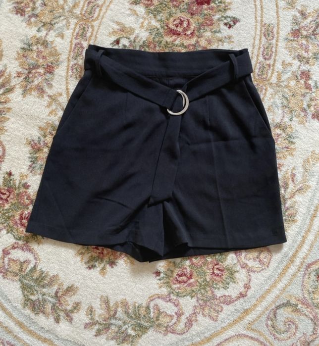 Pantaloni scurti Guess cu talie inalta de stofa