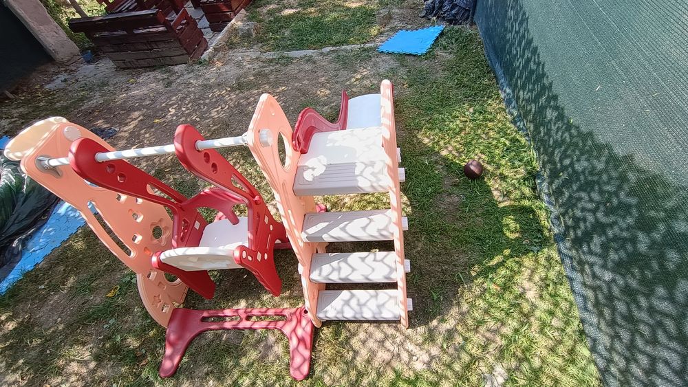 детска пързалка и люлка