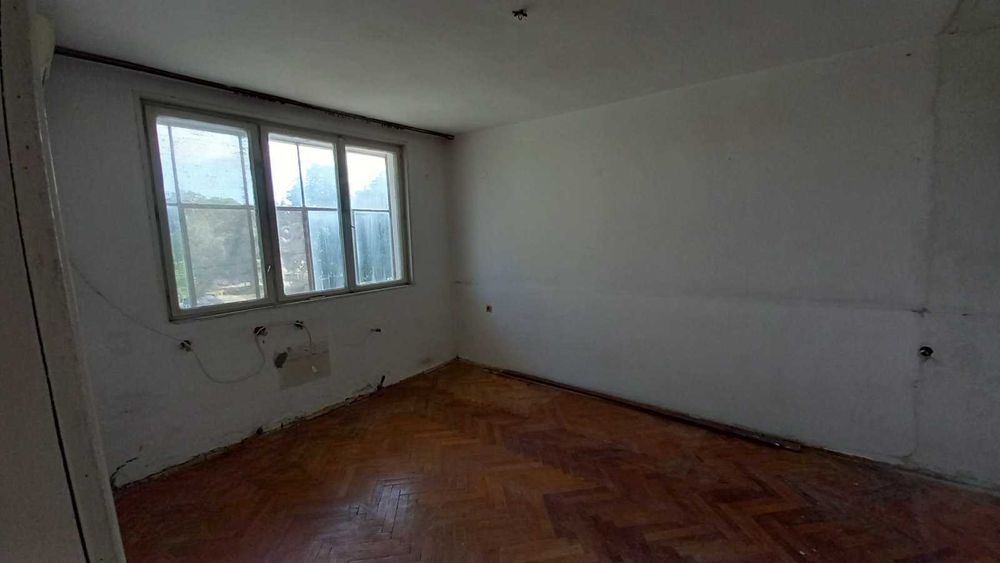 Продава се Двустаен апартамент в Разград, Бели Лом - 69 кв.м за 1522 €/кв.м - Снимка #3