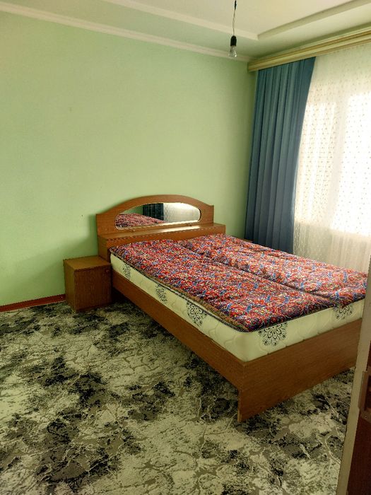 Урганч шахар марказида Вокзал ёнида квартира ижарага бераман