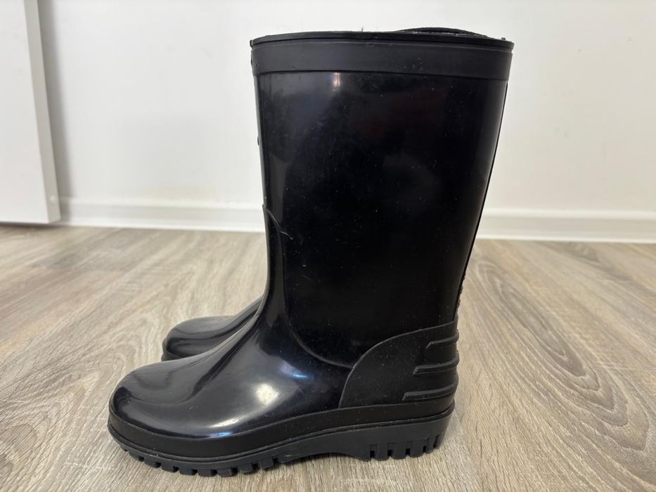 Срочно продам резиновые сапоги