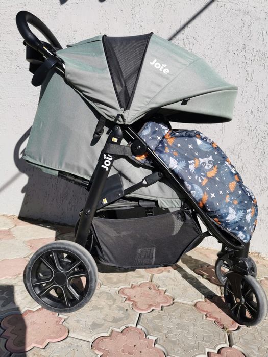 Продам детскую коляску Joie