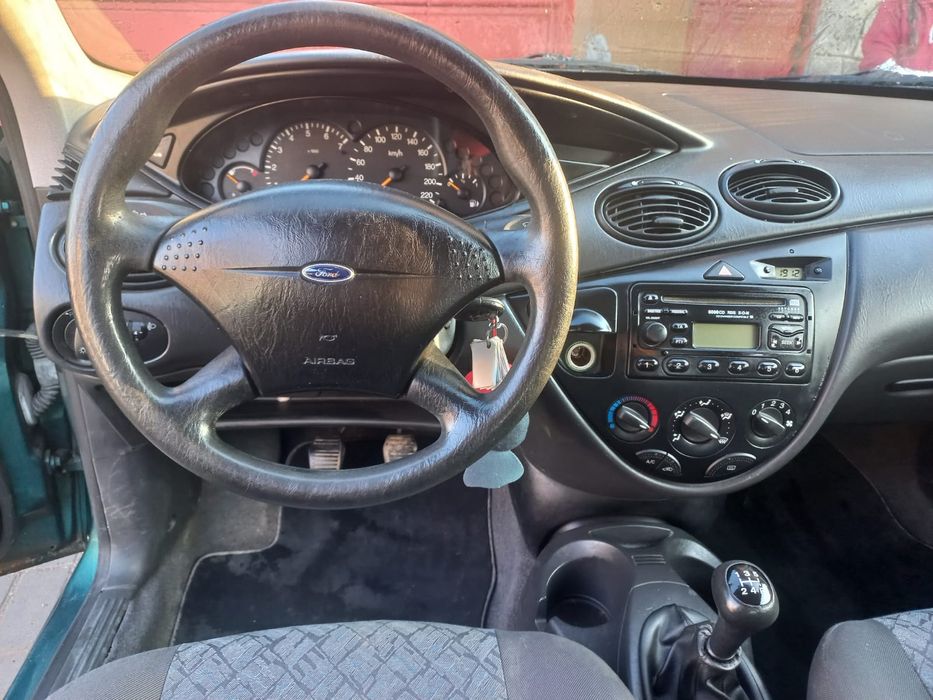 Vand ford focus 1.6 benzina