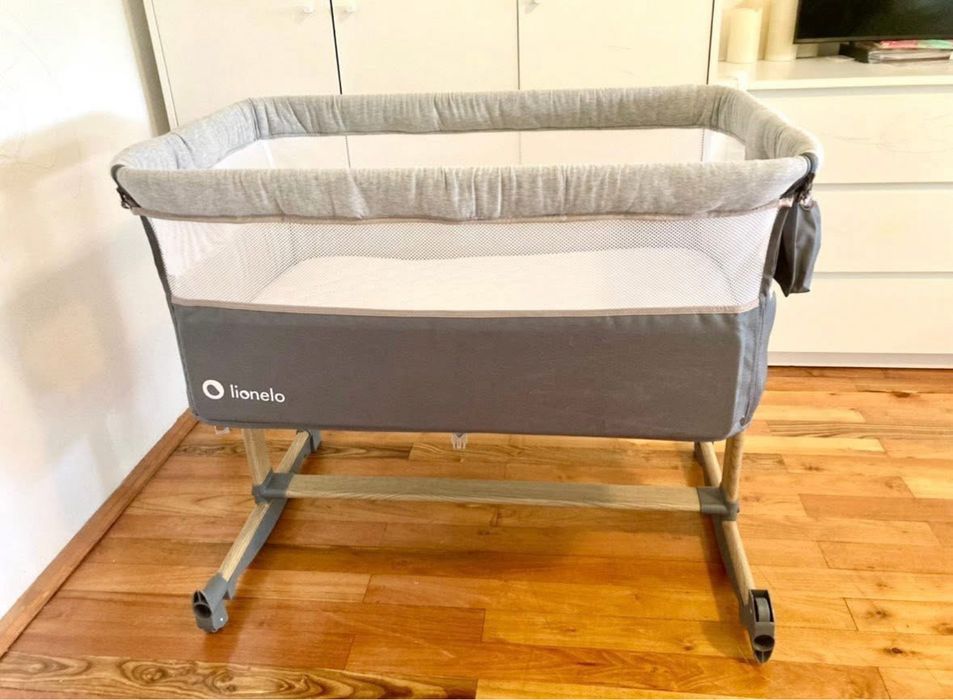 Vând pătuț LIONELO (reglabil pe inaltime, co-sleeper, sistem de legănare, setare unghiulară)