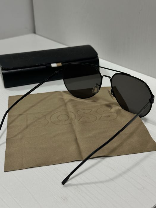 Солнцезащитные очки BOSS