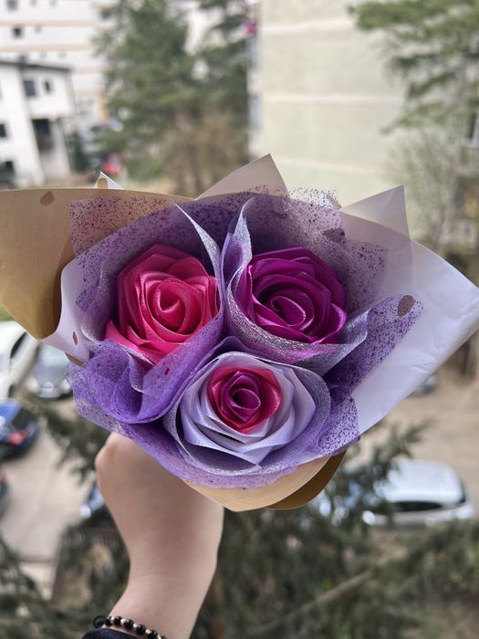 Buchete de flori din satin