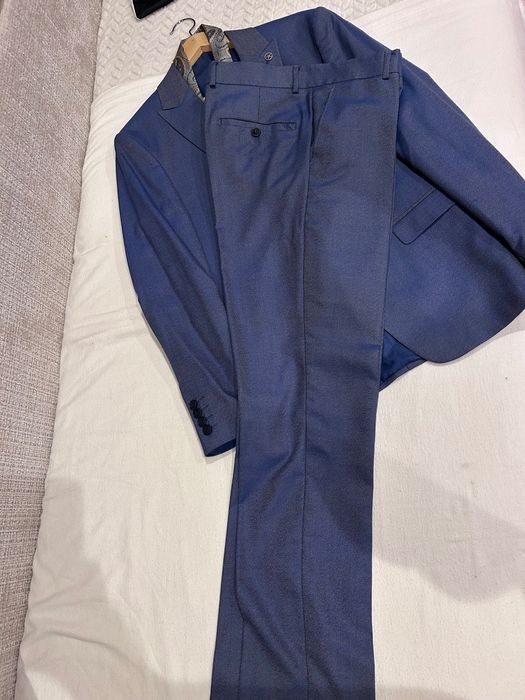 Vand costum slim barbati