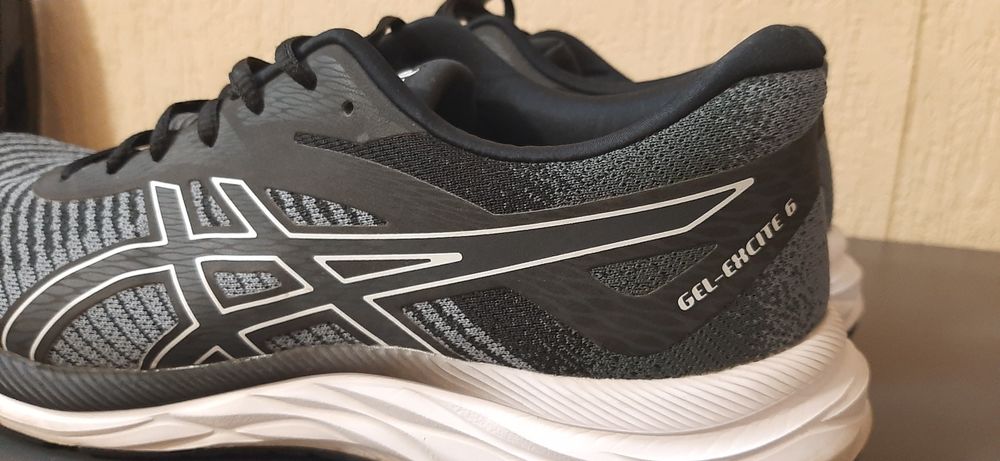 Маратонки Asics 44 номер