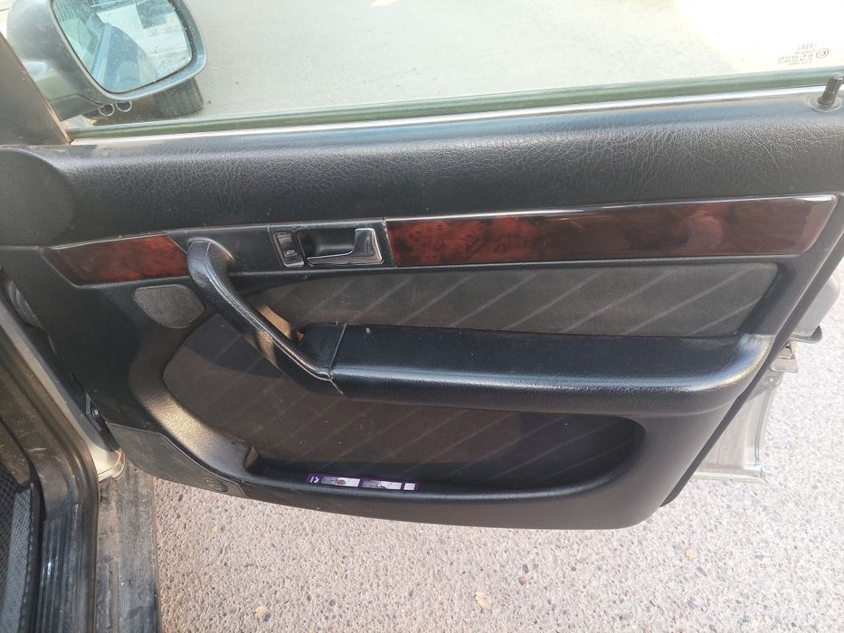 Обшивки ауди с4 передние