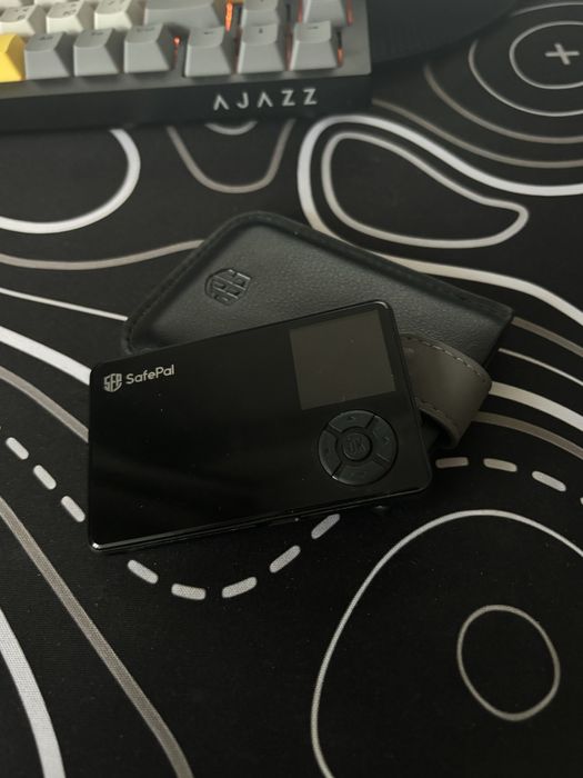 Аппаратный кошелек Safepal S1