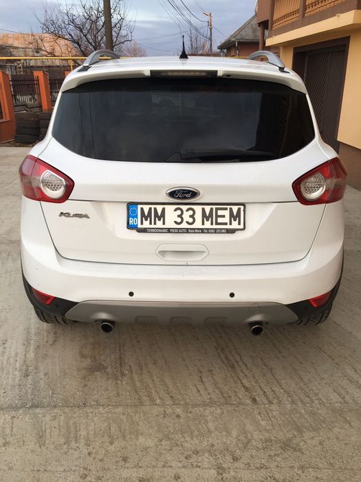 Ford Kuga 2012 .
