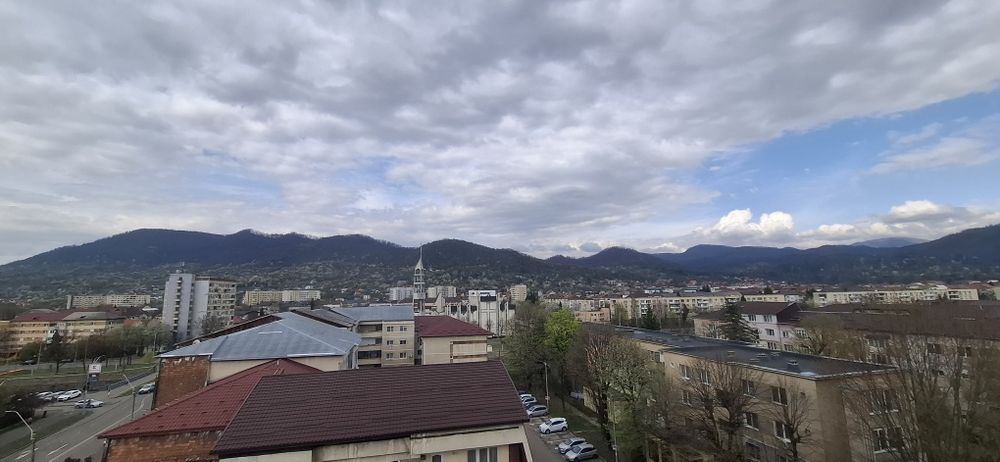 Se inchiriaza apartament o camera zona centrala