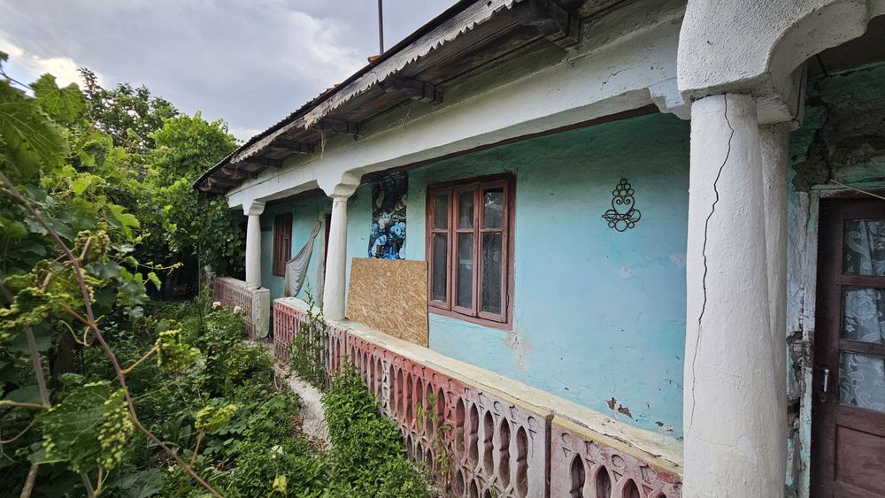 Casa batraneasca + teren intravilan Surdulesti