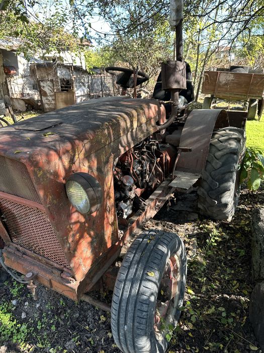 Продава се мини тракторче