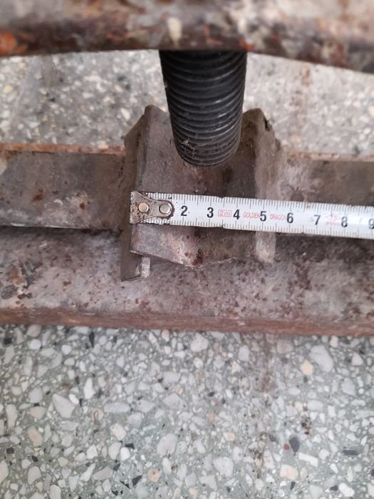 Тръбно менгеме,метчици и панти