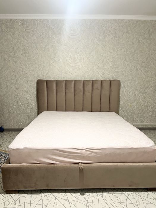 Продам двуспальную кровать с ортопедическим матрасом за 180.000!!!