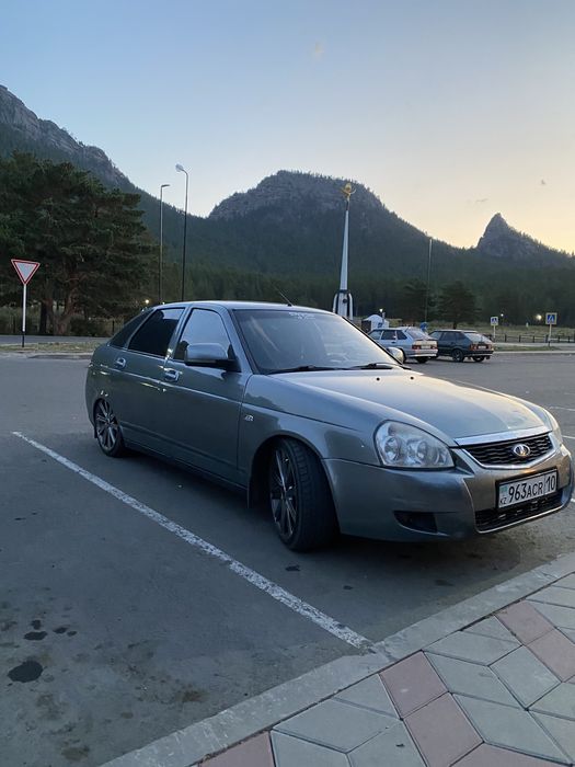 Приора продам 2011