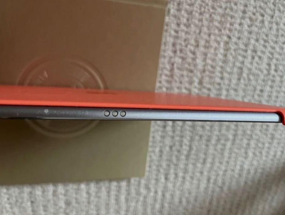 iPad Pro 9.7 inch с оригинален калъф