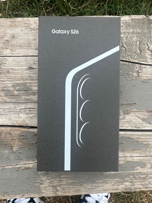 Vând sau în schimb  Samsung s26 simplu ,schimb doar cu iPhone 17 pro