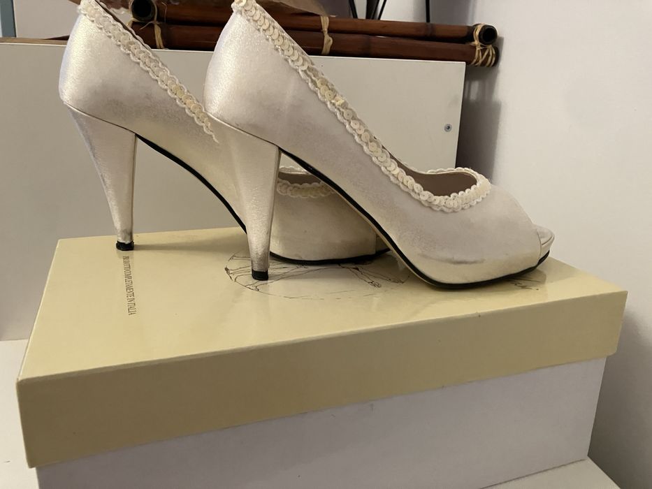 Сатенени обвки, 38 номер