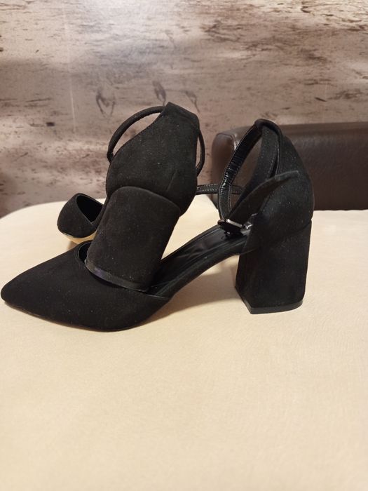 Елегантни дамски обувки