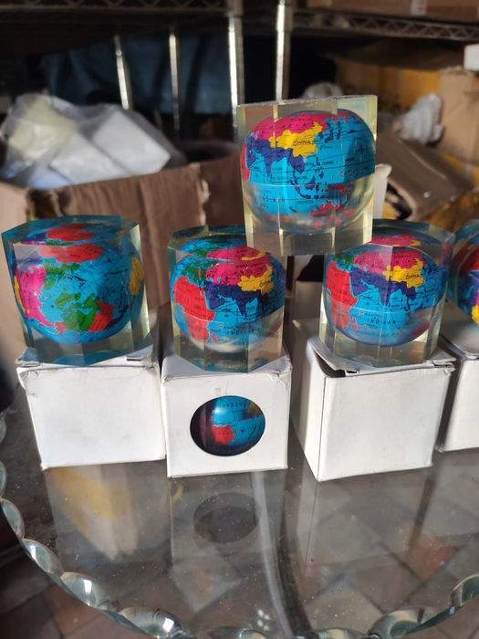 Продам сувениры глобус