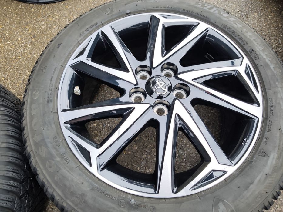 16" оригинални алуминиеви джанти за Toyota Yaris hybrid.