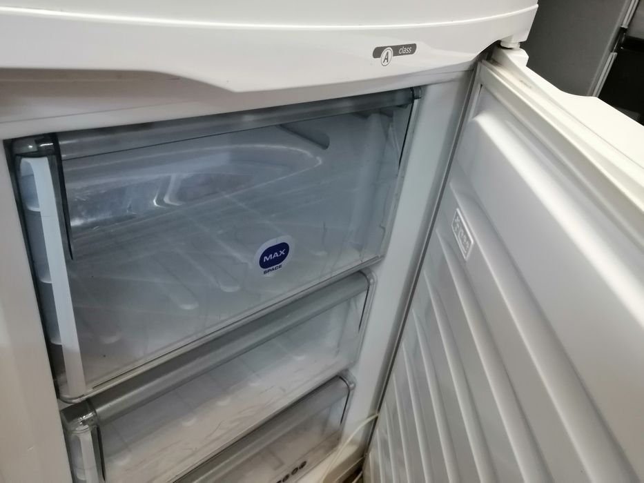 Vând combina frigorifica whirlpool