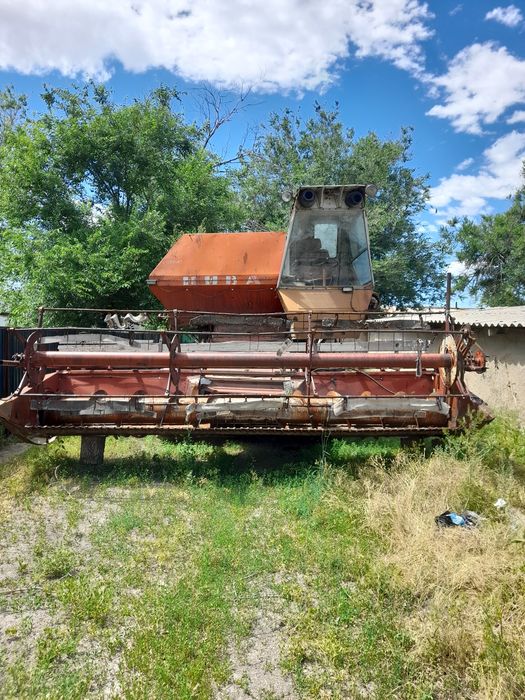 Продам Комбайн Нива