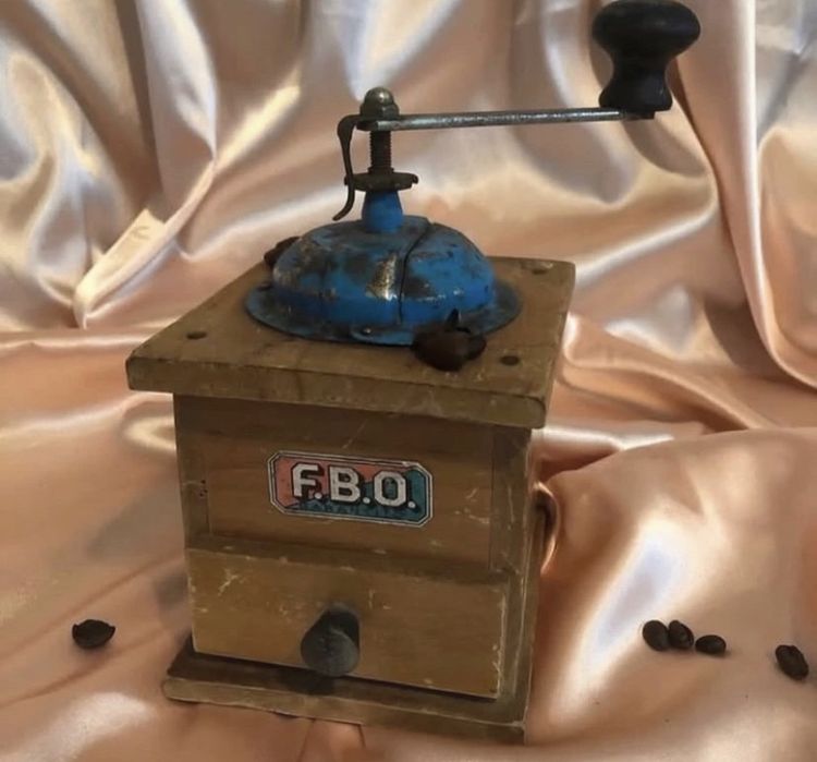 Râșniță vintage perfect funcțională, Italia