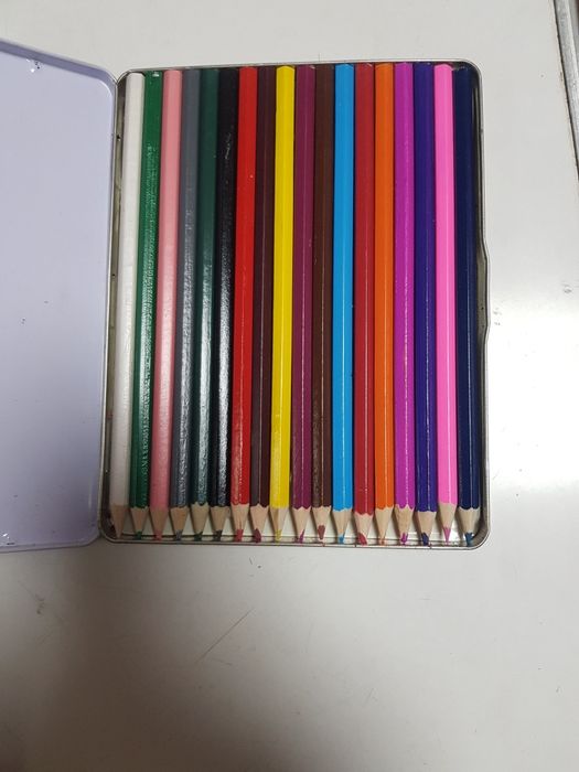 Карандаши цветные в мет.упаковке