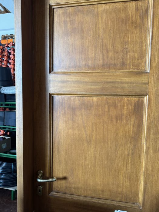 Uși de interior din lemn masiv de castan
