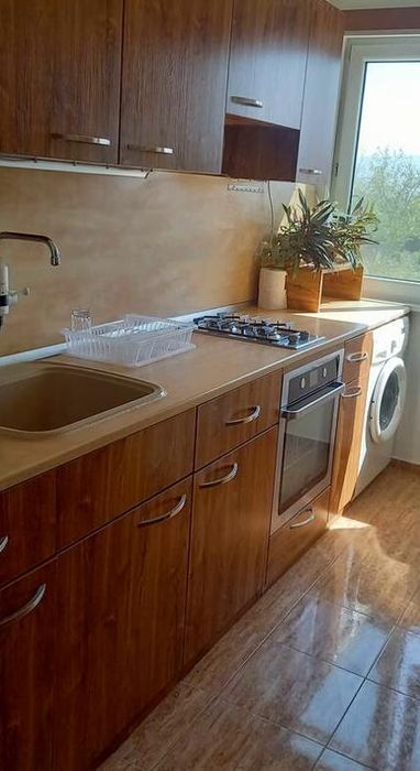 Дава се под наем Двустаен апартамент в Пловдив, Тракия - 60 кв.м за 375 € - Снимка #2