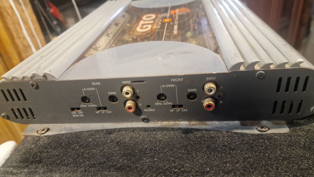 Vând amplificator auto