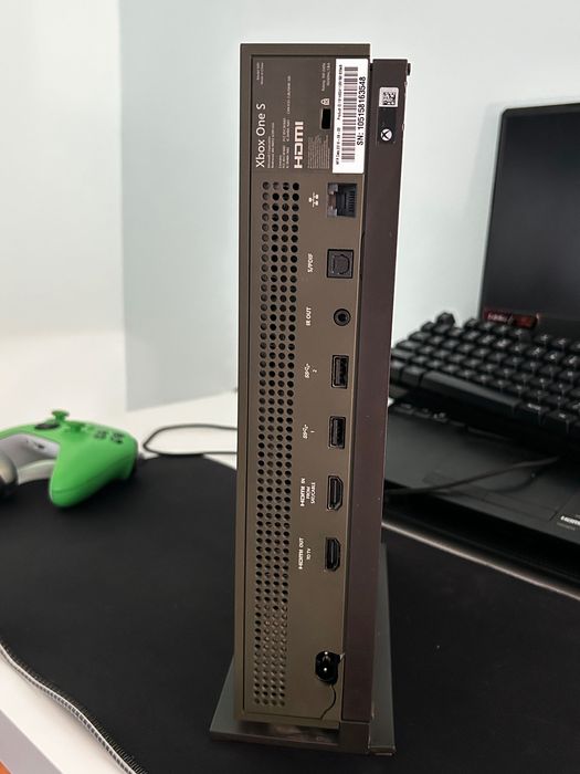 XBOX ONE S 1TB + Doua controllere