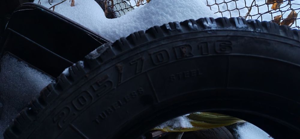 Продам шины на Ниву, Уаз