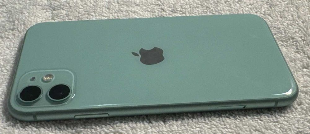 iPh 11 64GB, Green, husa Rolex - stare foarte buna