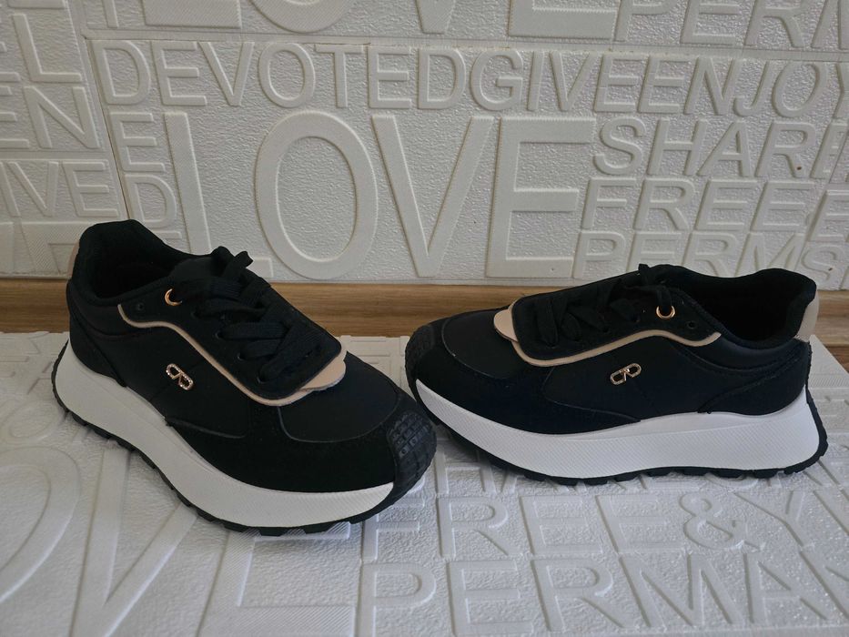 Дамски черни маратонки с висока подметка