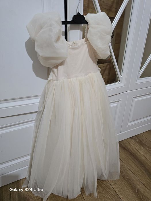 Продам нарядные платья