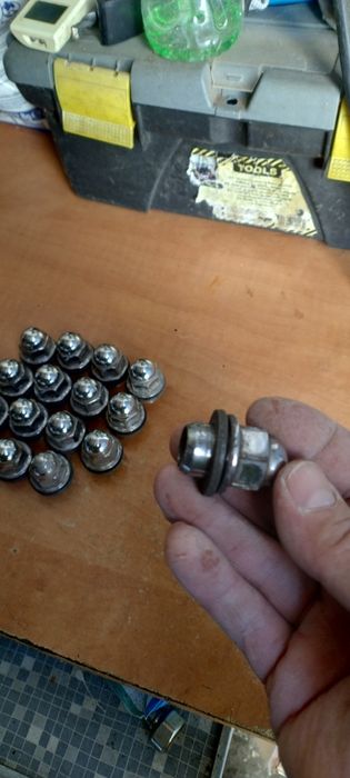 Гайки за Митсубиши mitsubishi