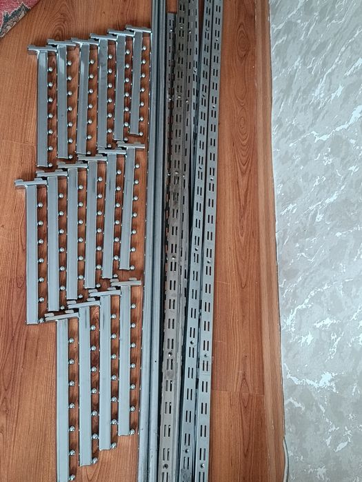 Кронштейны с креплением для бутика одежды