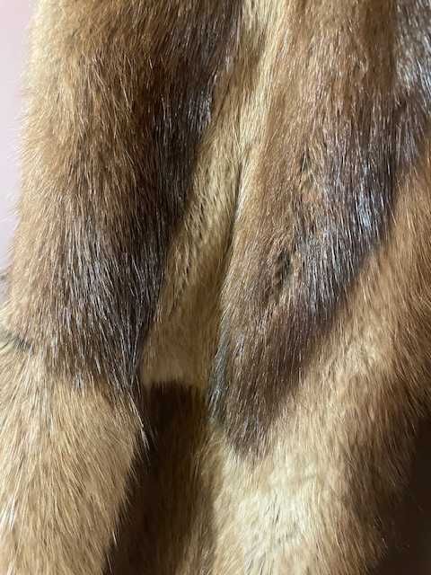 Дамски дълъг елек с естествен косъм от визон.