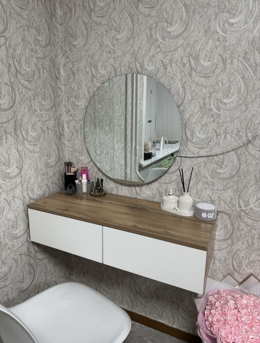 Продам туалетный столик