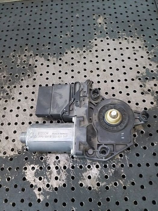 Motoras macara geam stanga spate vw golf 6 5k 0130821567 5k0959703a