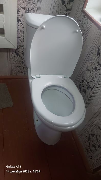 Унитаз  сотилади