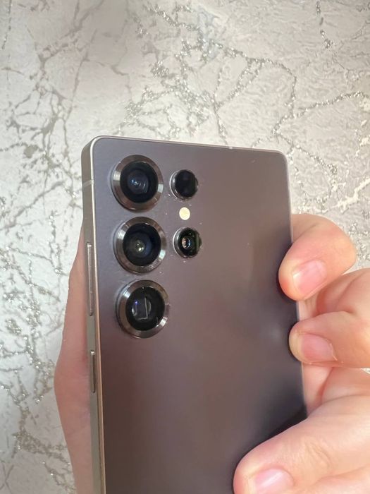 Galaxy S25 ultira 12 256 hali yangi telfon shu oy karopkadan ochilgan