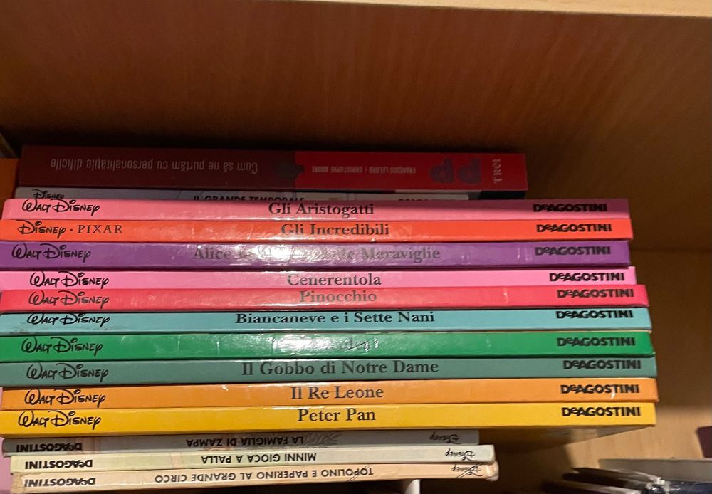 Enciclopedia Disney 41 cărți în italiană, 10 lei/carte